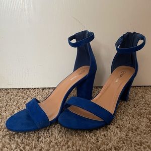 Blue strap heel